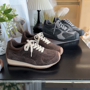 女2025冬季 女鞋 新款 厚底歪头休闲鞋 复古时尚 5cm内增高毛绒德训鞋