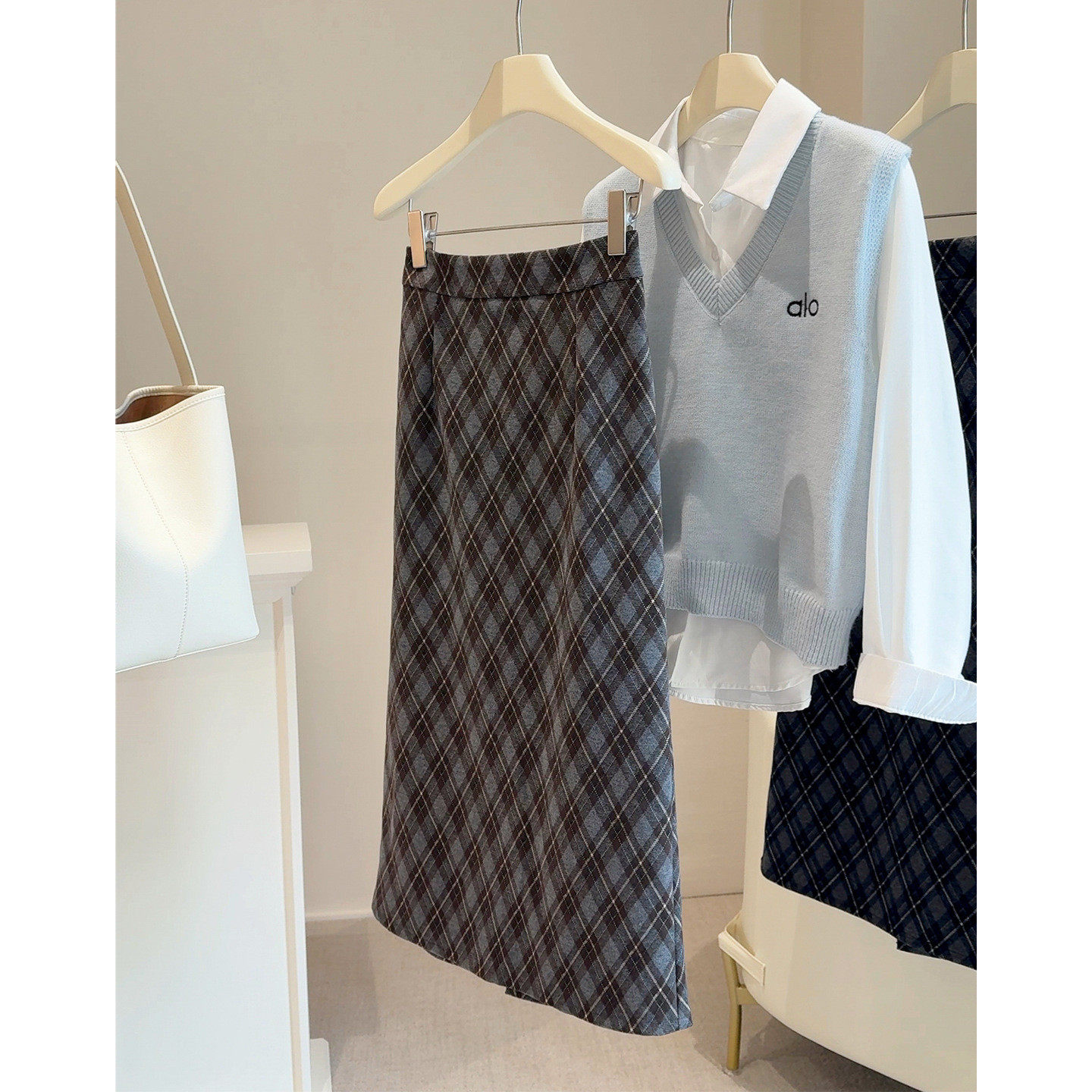 复古磨毛格子半身裙女2026新款秋季高腰中长款包臀后开叉直筒裙子