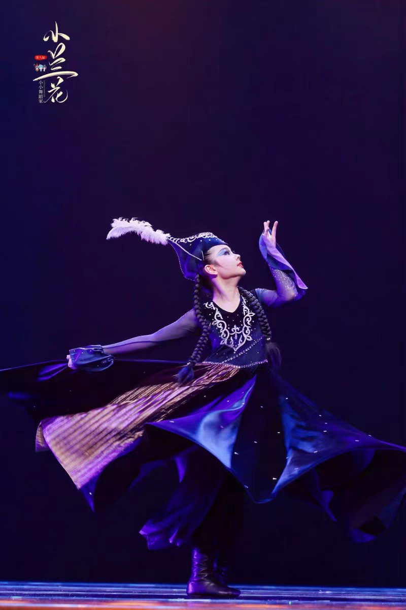 新疆维族舞蹈独舞黑走马少数民族大裙摆艺考表演服舞剧服定制