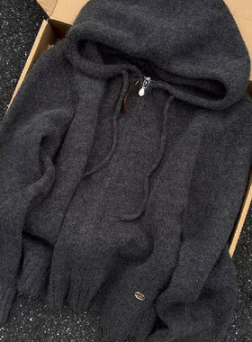 宽松慵懒感~深灰色羊绒连帽毛衣女款2025年秋冬保暖软糯针织开衫