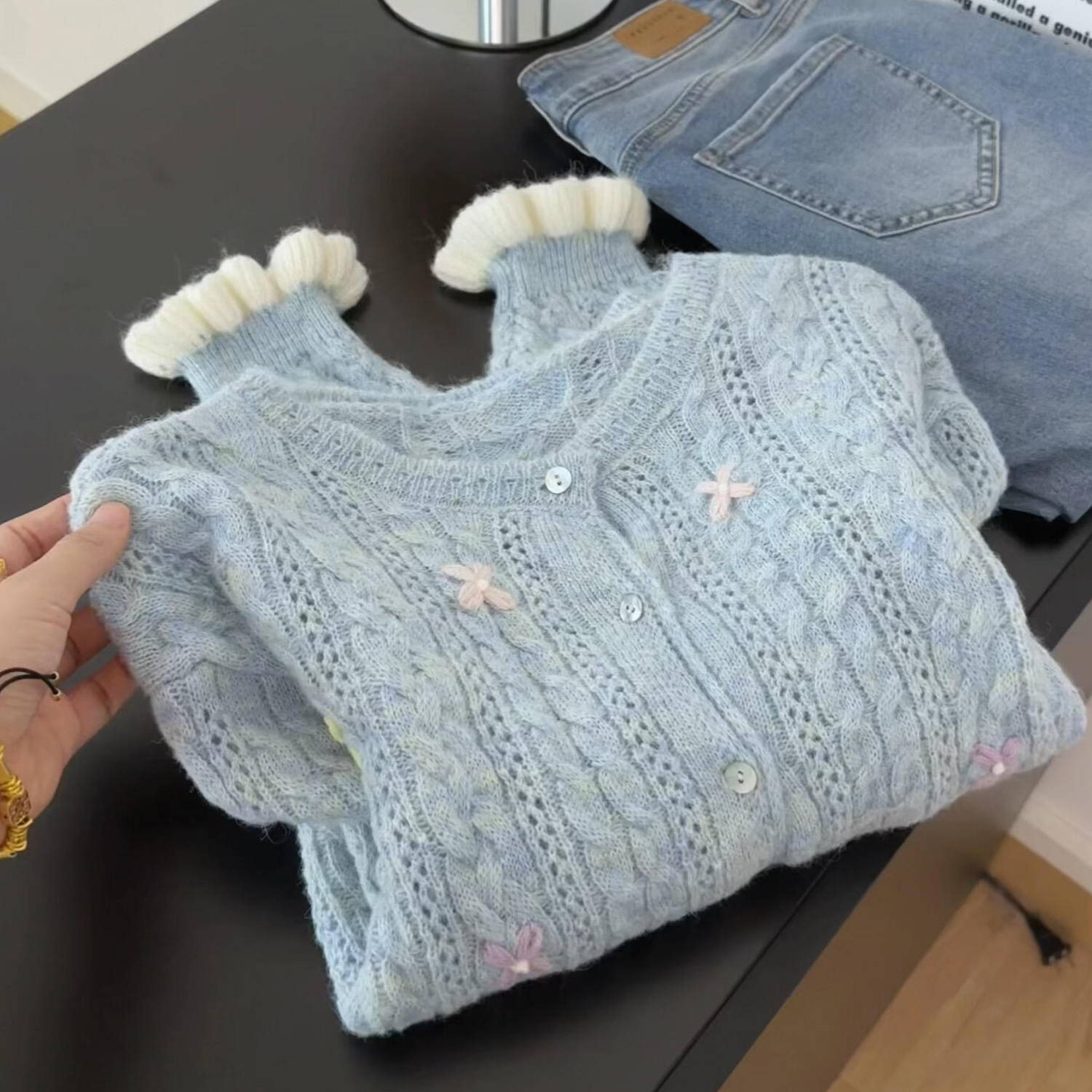 小个子baby蓝花朵刺绣镂空毛衣