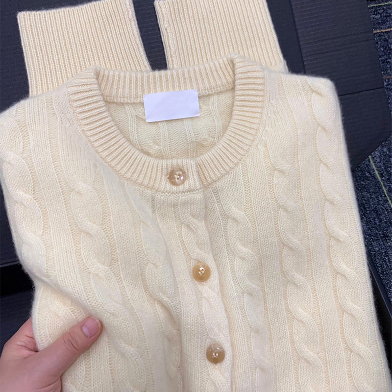温柔米白色加厚麻花山羊绒开衫