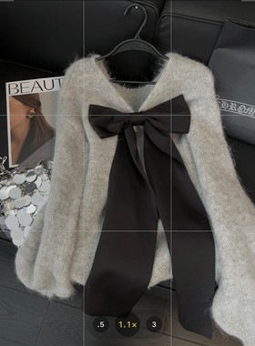 蝴蝶结露背灰色毛衣女软糯性感慵懒风2025年秋季温柔圆领针织上衣