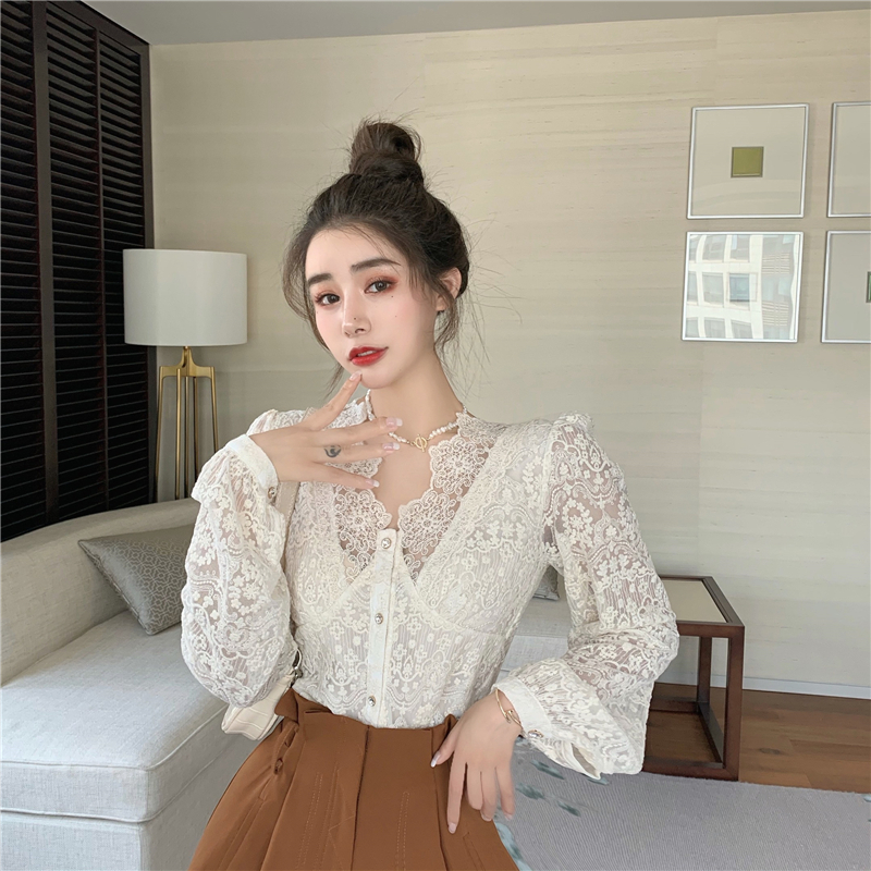 Real price real shot V-neck shirt foreign style long sleeve Lace Top + super fire show thin versatile shorts women's suit