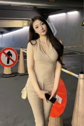 春季新款韩女小心机交叉背心气质修身百搭性感V领针织无袖上衣T恤