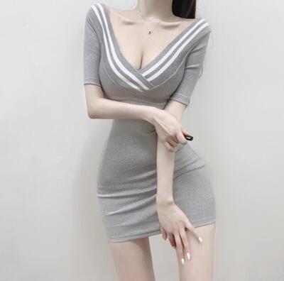 现货~51STUDIO自制性感V领中袖包臀连衣裙显身材短款显胸连衣裙