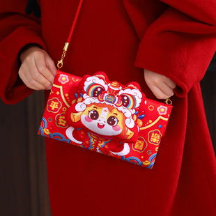 2026春节儿童挂脖压岁钱包创意过年卡通红绳万元斜挎布艺利是封袋