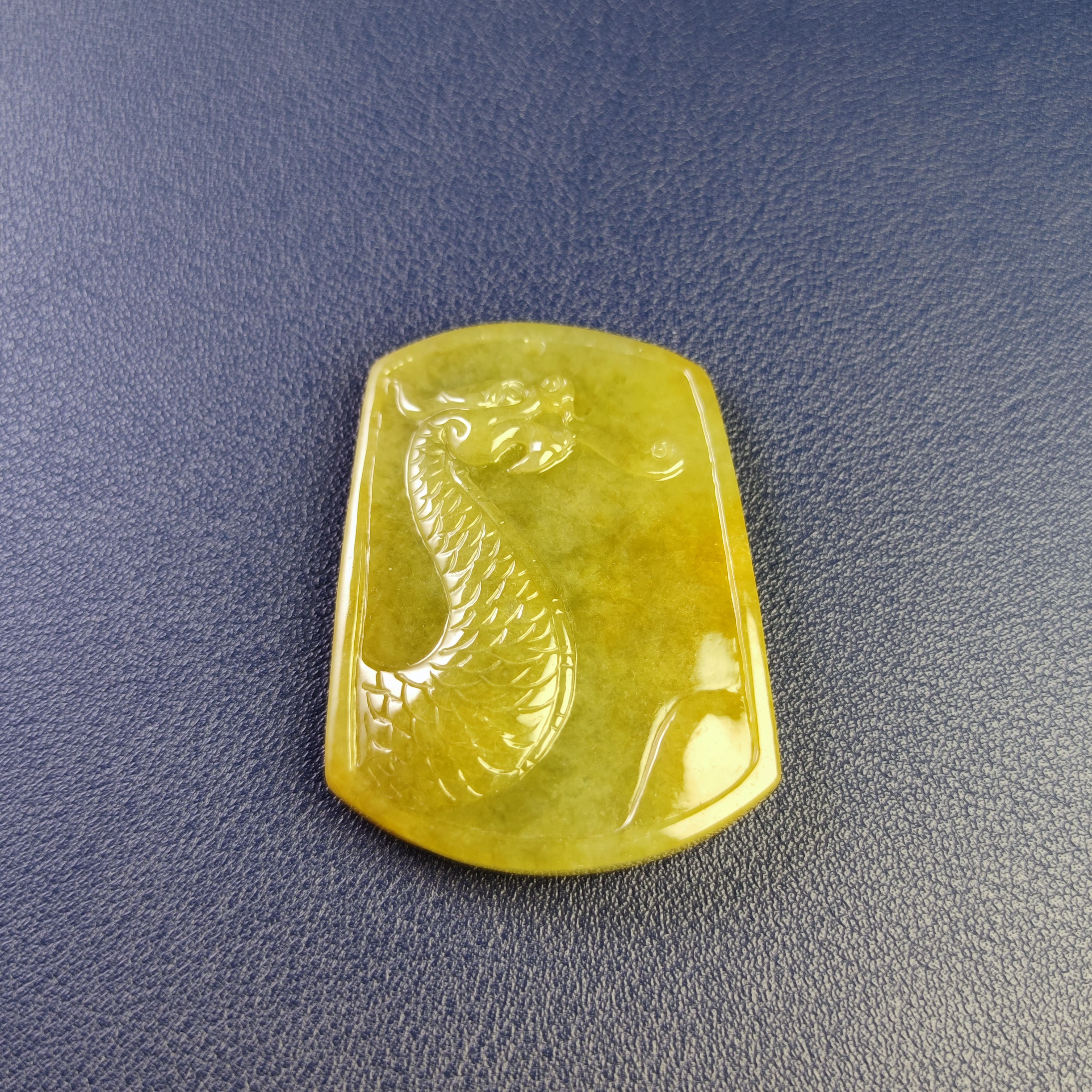 缅甸天然翡翠A货糯化黄翡龙牌蝠纹手工雕刻吊坠挂件带证书
