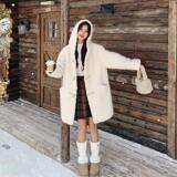 米白色撞色皮毛一体大衣057-8839-p190k308，女装毛呢外套，2B080