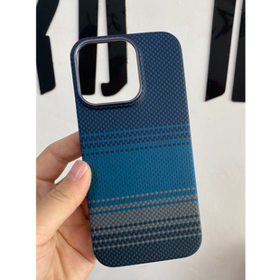 适用苹果iPhone16promax超薄凯夫拉手机壳磁吸浮织格子芳纶碳纤维magsafe保护套王子绿日落月升编织壳子男士