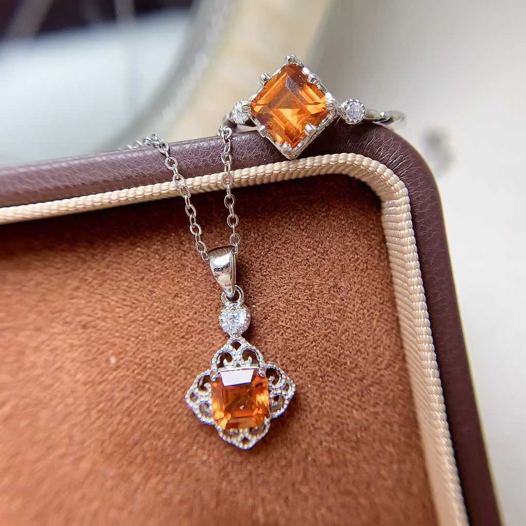 日常款首饰s925银镶嵌天然芬达石榴石戒指吊坠方形6mm精致百搭女