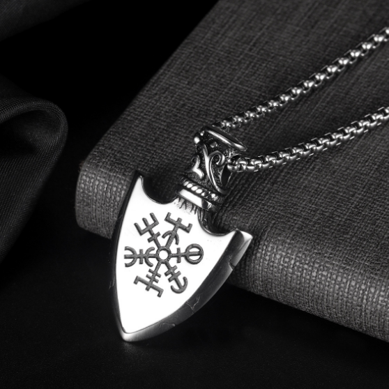 希腊宫廷复古贵族王室骑士盾牌项链男霸气潮人钛钢吊坠送礼物时尚
