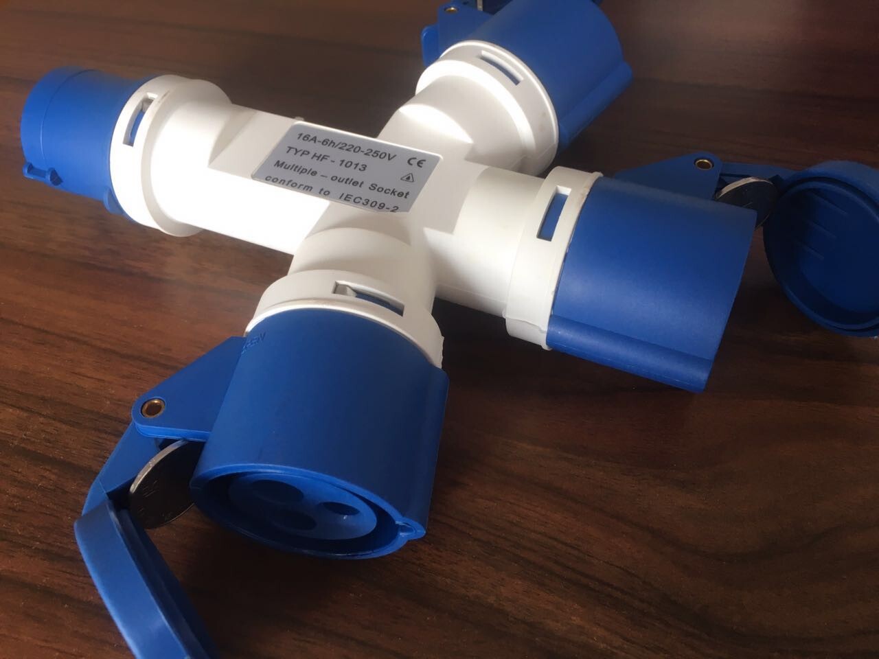 新款TYPE-1013 IP44防水工业插头插座16A分支器1分3 2P+E 220V 6H