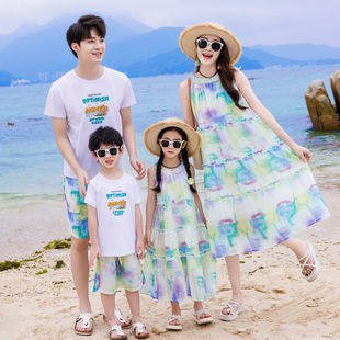 亲子装一家三口四口沙滩海边母女连衣裙夏季大码三亚度假短袖套装