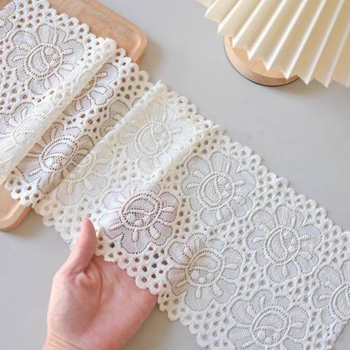 白色弹力蕾丝裙子花边