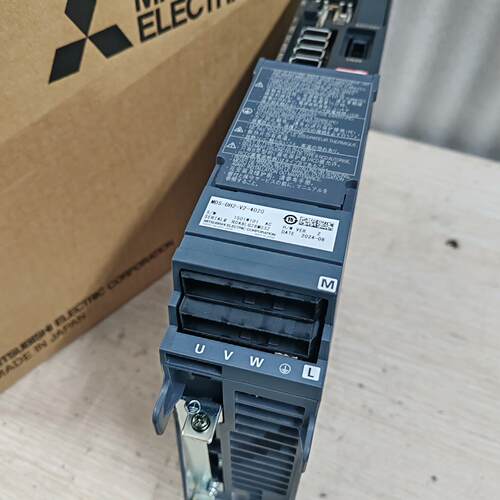 MDS-DH2-V2-4020伺服驱动器 2.0/1.0KW高压双轴议价维修