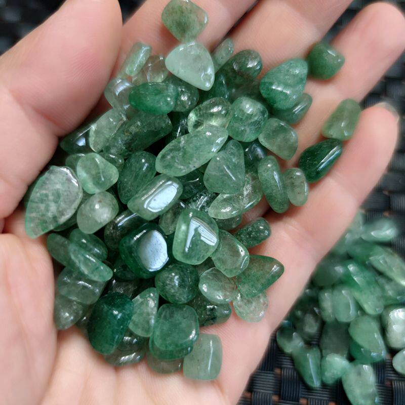 天然水晶绿草莓晶原石碎石消磁净化能量石宝石头曼扎供佛聚宝盆石