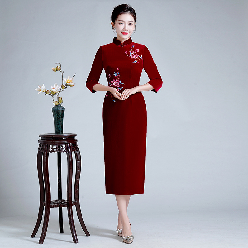 新款喜婆婆婚宴装平时可穿结婚礼服高贵酒红色真丝绒绣花旗袍秋季