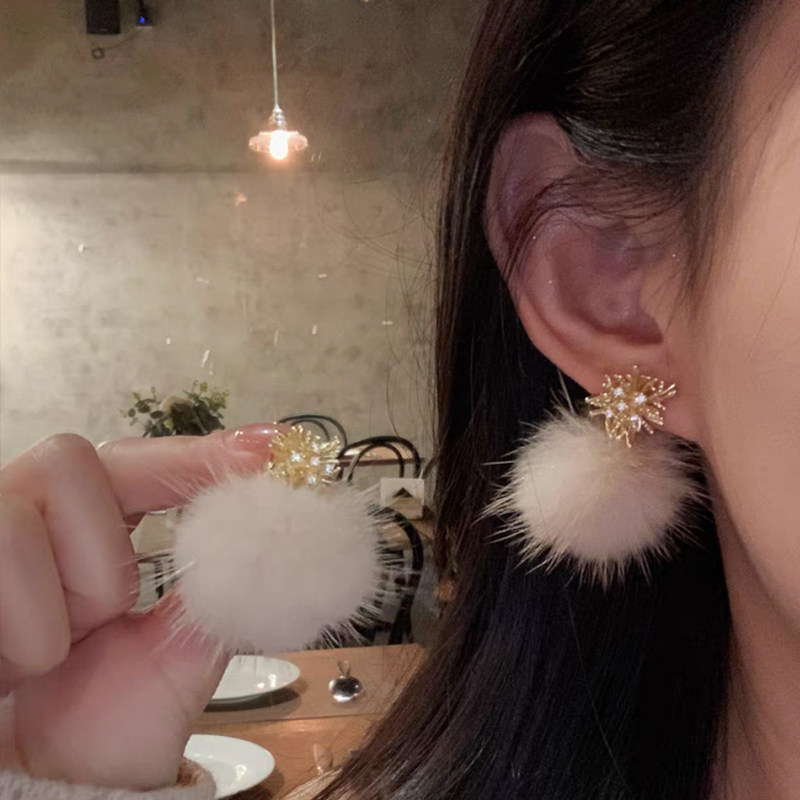 温柔千金感毛球雪花耳钉女小众设计感高端耳坠百搭简约清冷风耳饰,饰品/流行首饰/时尚饰品新,耳钉,淘宝优惠券,粉丝福利购,淘宝优惠卷