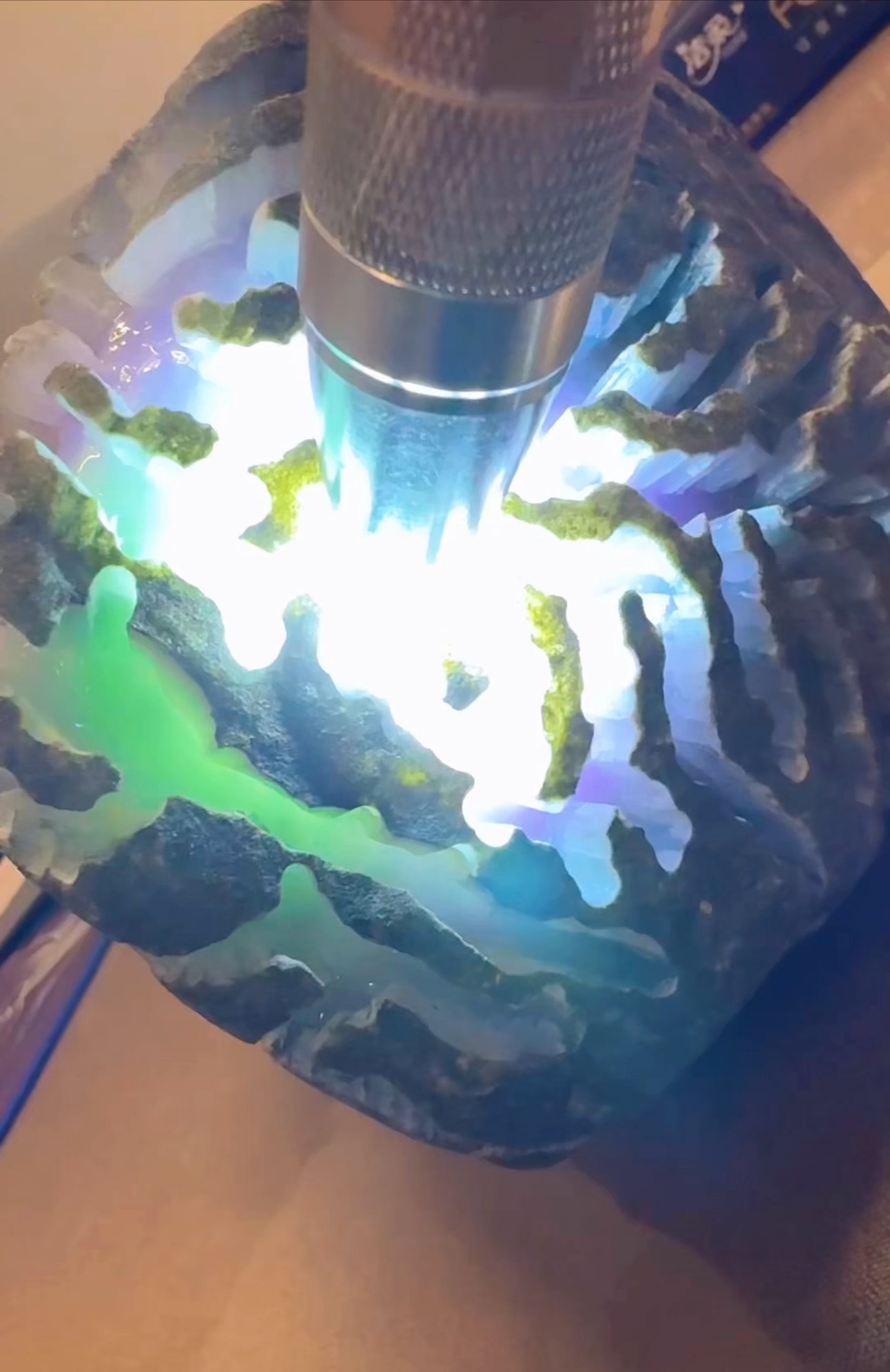 缅甸天然翡翠原石毛料 老南齐冰种春带彩紫罗兰手镯料