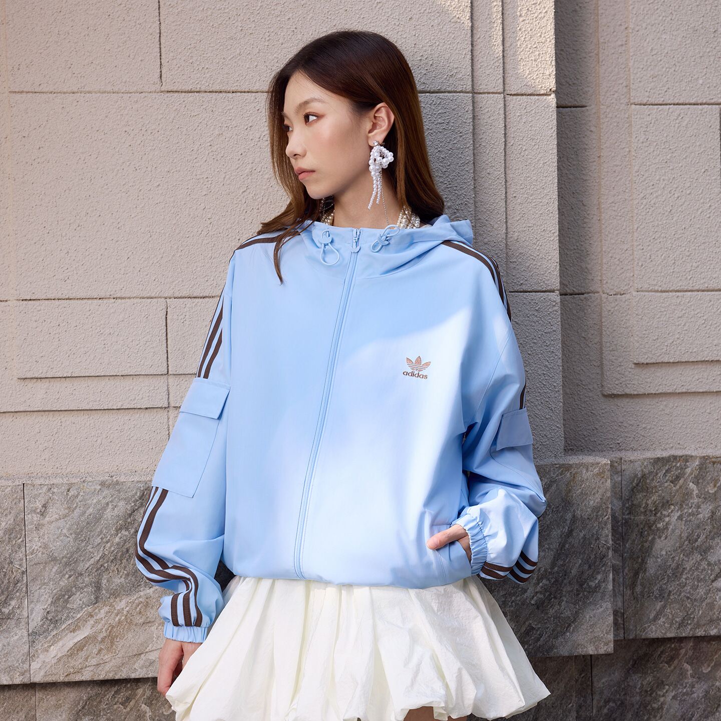 Adidas阿迪达斯三叶草男女外套三条杠梭织防风休闲夹克KV8852 - 实物图