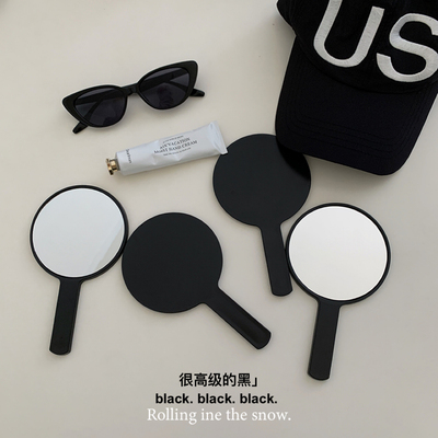 手拿镜子补妆化妆网红小镜子