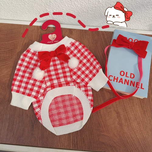 Красный праздничнный милый зимний трикотажный свитер