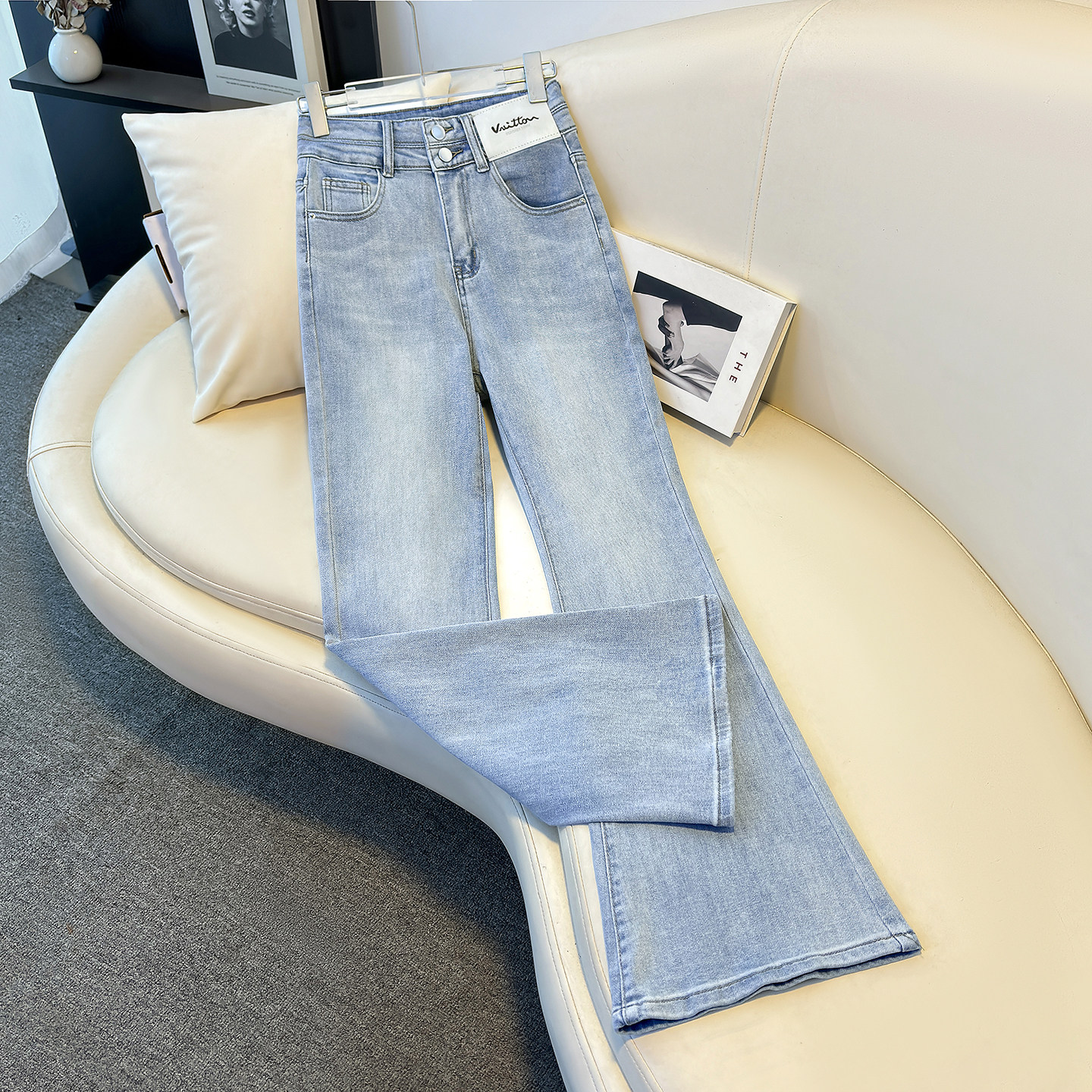 浅蓝色高腰微喇牛仔裤女2026早春新款修身显瘦百搭休闲喇叭裤长裤