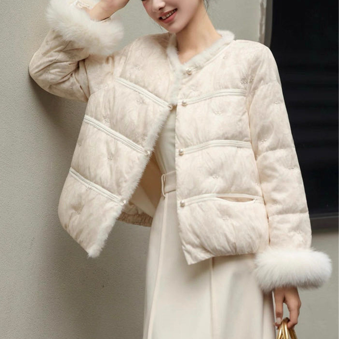 新中式重工刺绣拼接羽绒服女短款冬季轻奢风50白鸭绒保暖加厚外套,女装/女士精品,羽绒服,淘宝优惠券,粉丝福利购,淘宝优惠卷