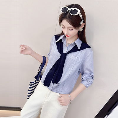 早秋时尚洋气减龄条纹衬衫带披披