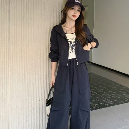 早秋减龄连帽外套背心工装裤套装