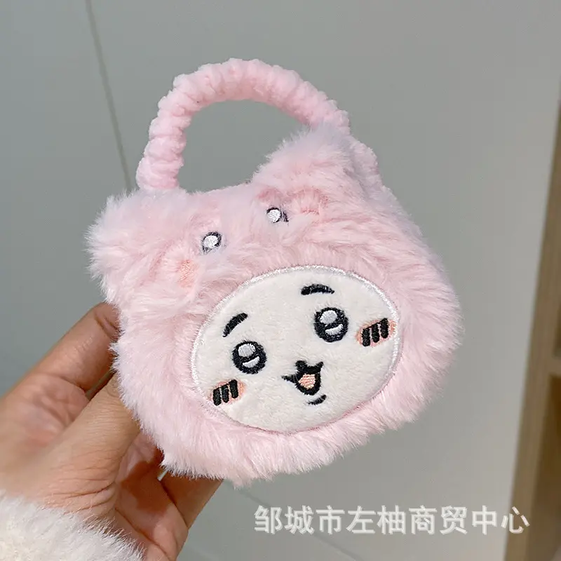 卡通可爱粉吉伊针织毛绒卡皮水豚零钱包耳机收纳包