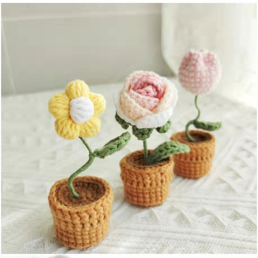 mini盆栽花朵桌面摆件创意礼物伴手礼毛线钩针玫瑰郁金香车载摆件