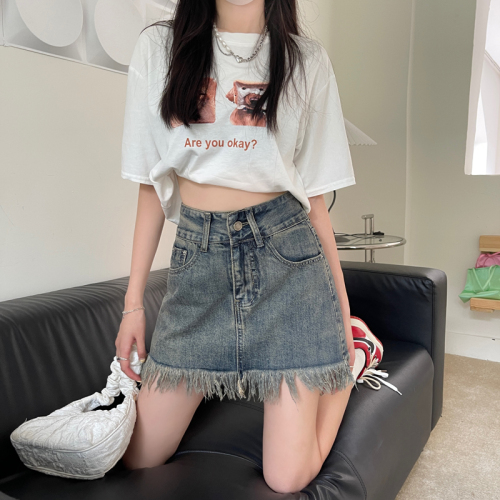 Real shot of retro denim skirt for women spring and summer 2024 new hot girl high waist hairy edge hip-covering short skirt