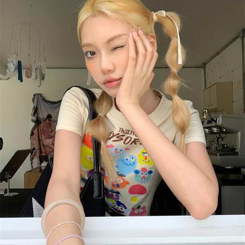 新款日系涂鸦怪兽奶杏色短袖t恤女夏修身甜酷艺术上衣设计感小众