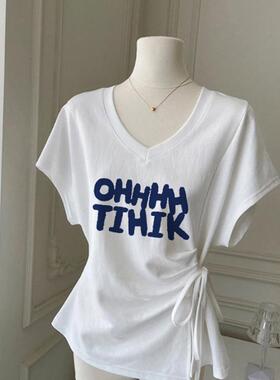 2025夏季辣妹字母印花V领短袖T恤小个子遮肉显瘦绑带半袖上衣女装