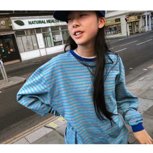 蓝灰细条纹长袖卫衣复古运动感