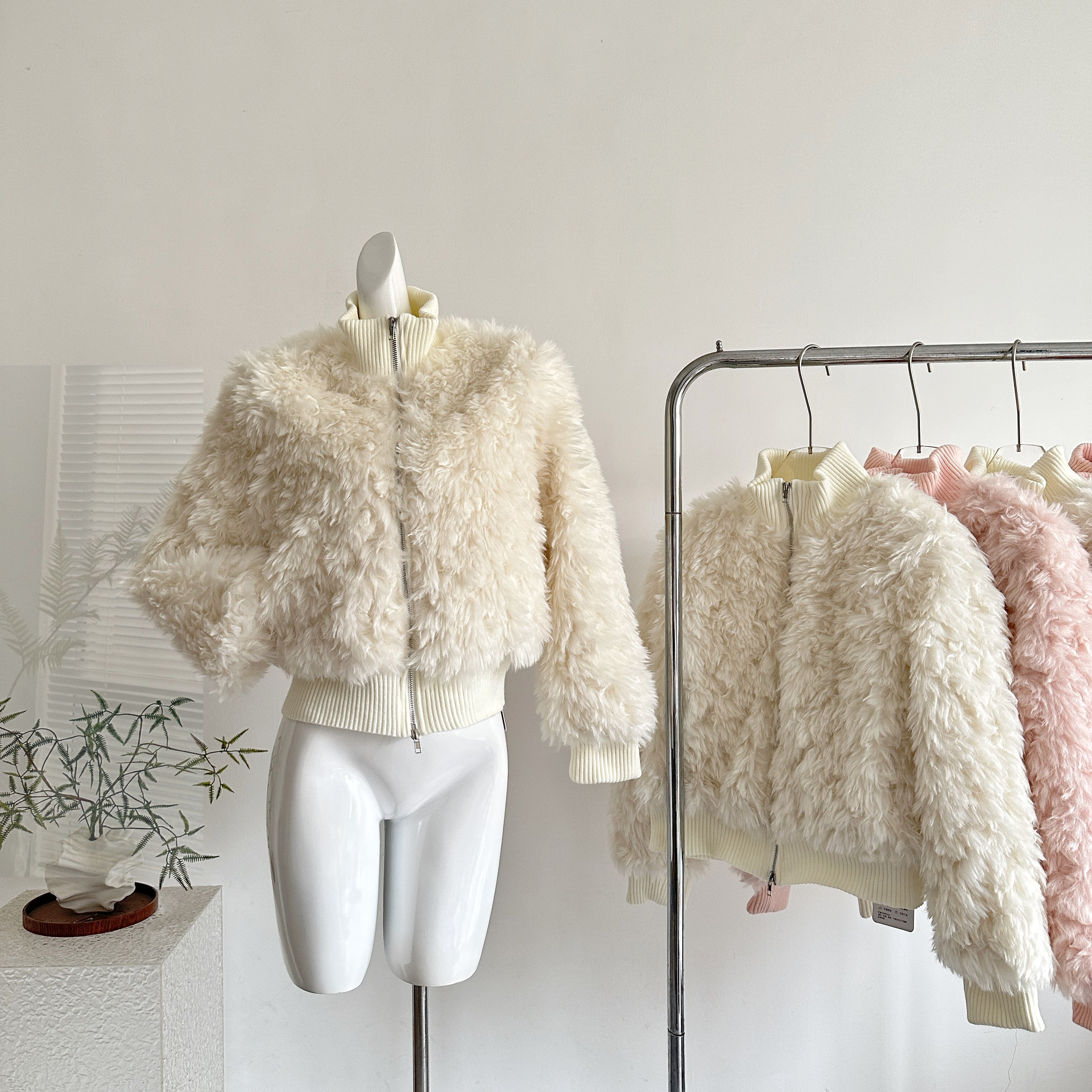 板栗可可2025新款显白绒绒奶芙羊羔毛拼接针织罗纹宽松外套女冬季