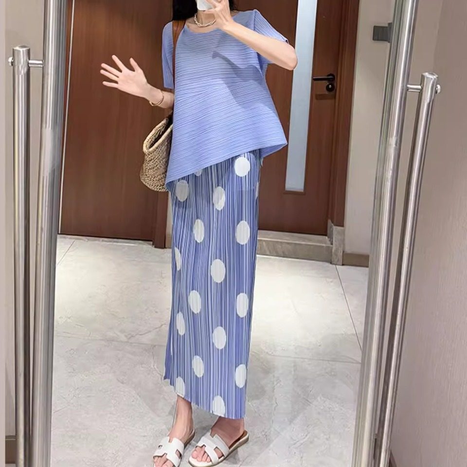 00后褶皱不规则纯色上衣短袖夏季宽松遮肚中长款显瘦套装
