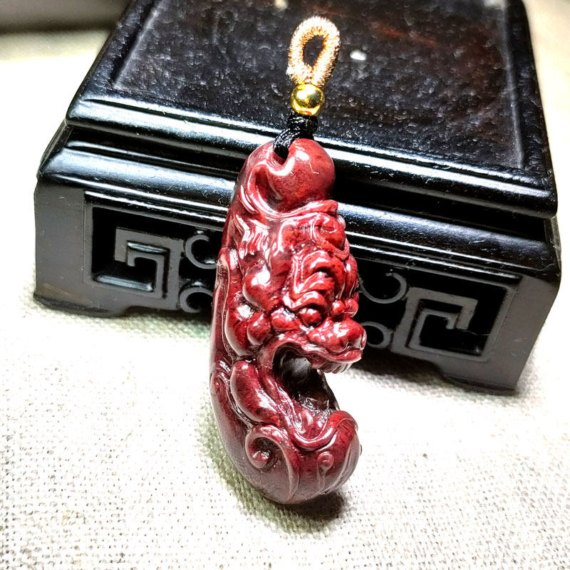 天然桂林鸡血玉石仿古貔貅立体原石雕刻挂件玉佩民族风吞金兽吊坠