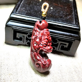 天然桂林鸡血玉石仿古貔貅立体原石雕刻挂件玉佩民族风吞金兽吊坠