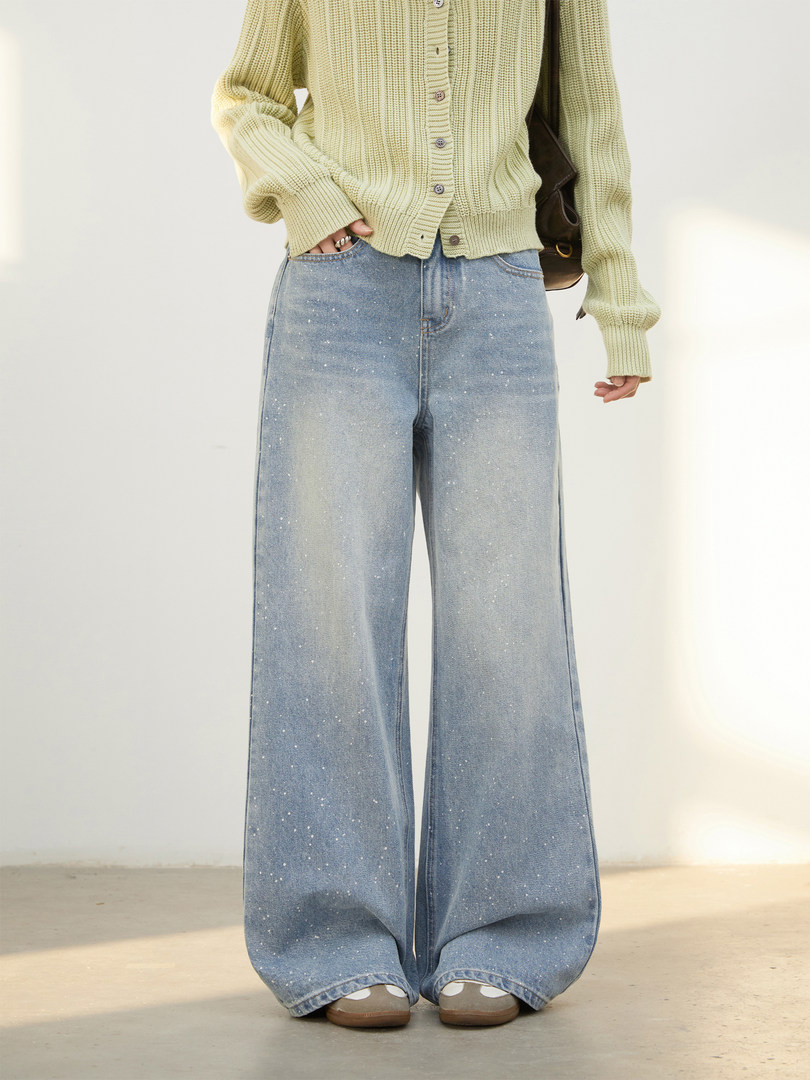 Light blue wide-leg jeans worn by a model with a knitted cardigan