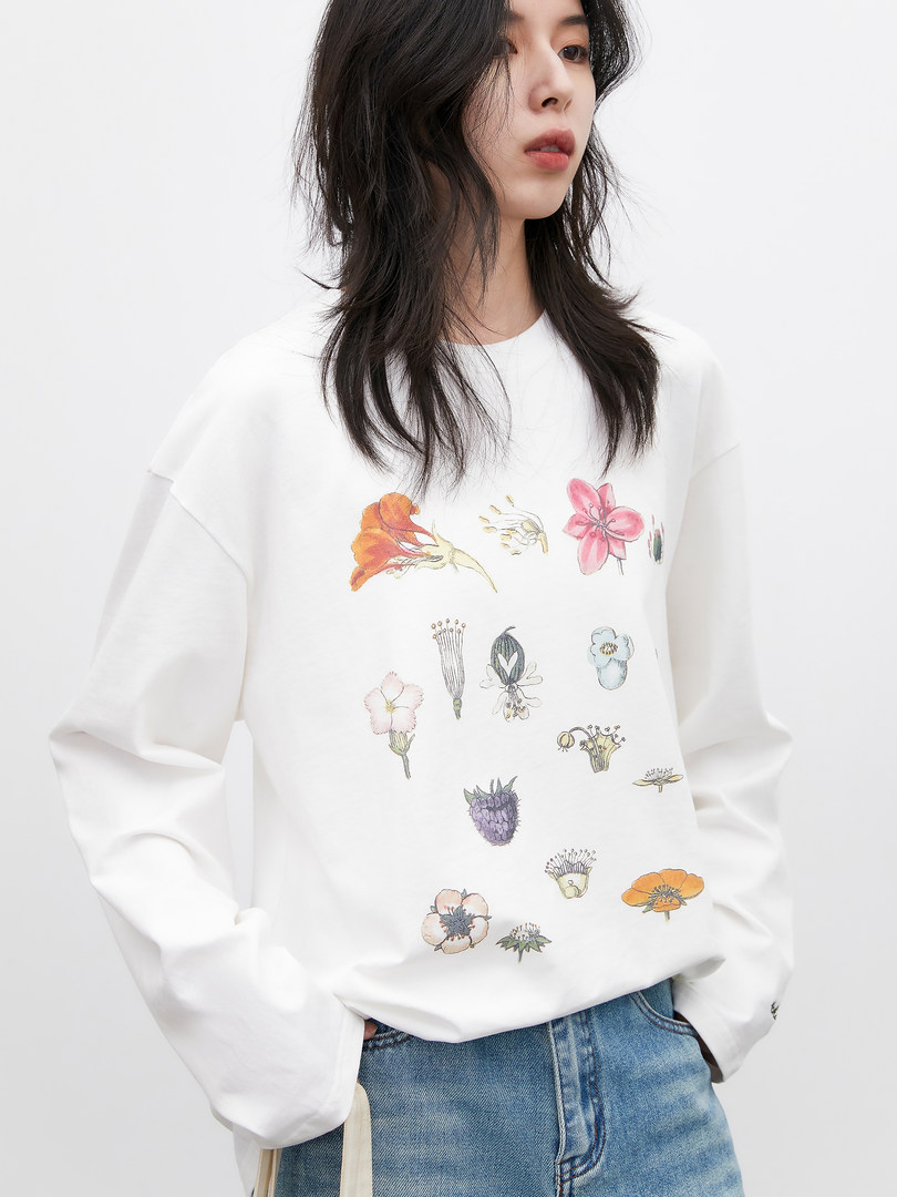 White oversized sweatshirt with floral print worn by a model