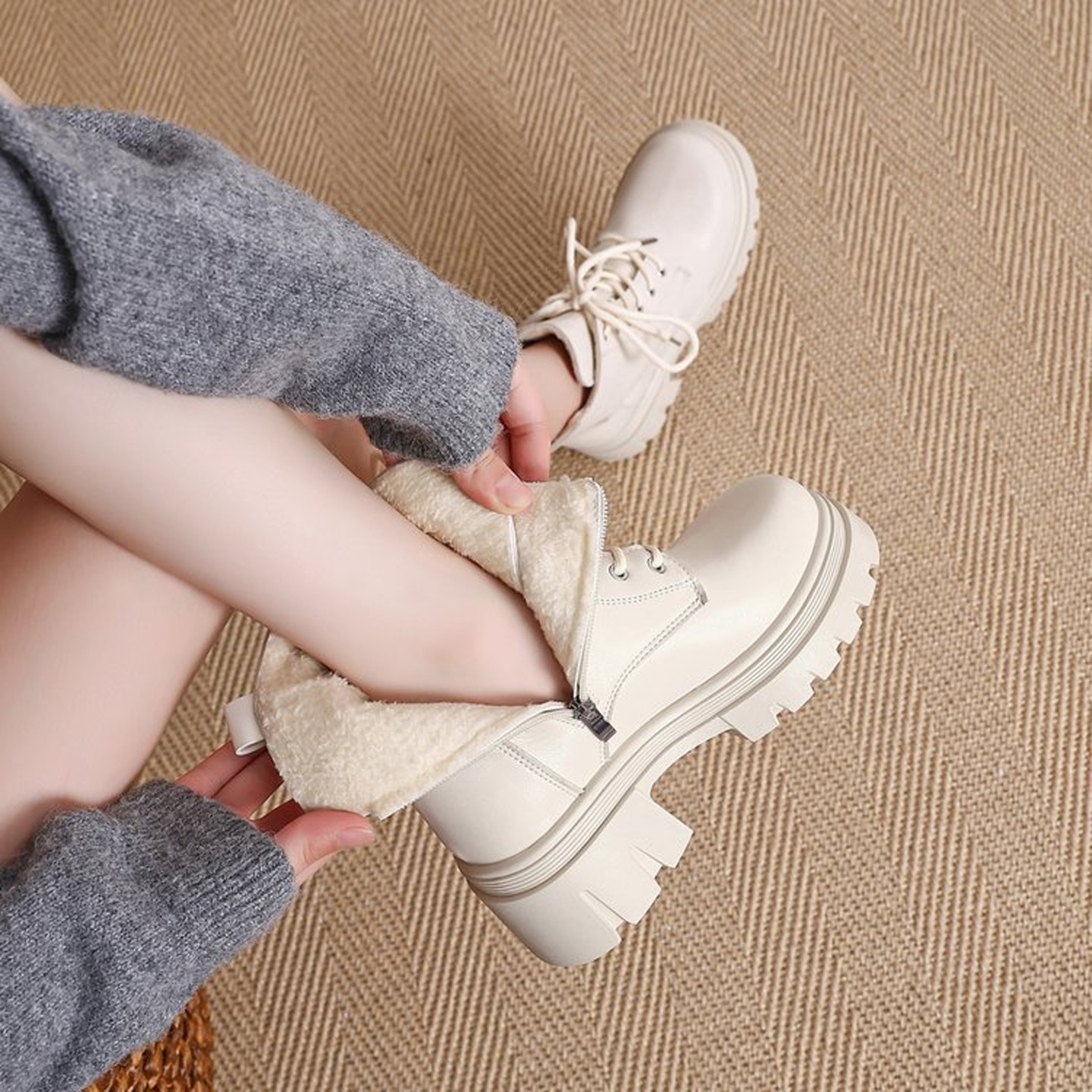 雪地靴女款2025新款秋冬季加绒加厚马丁靴厚底短靴子防滑东北棉鞋