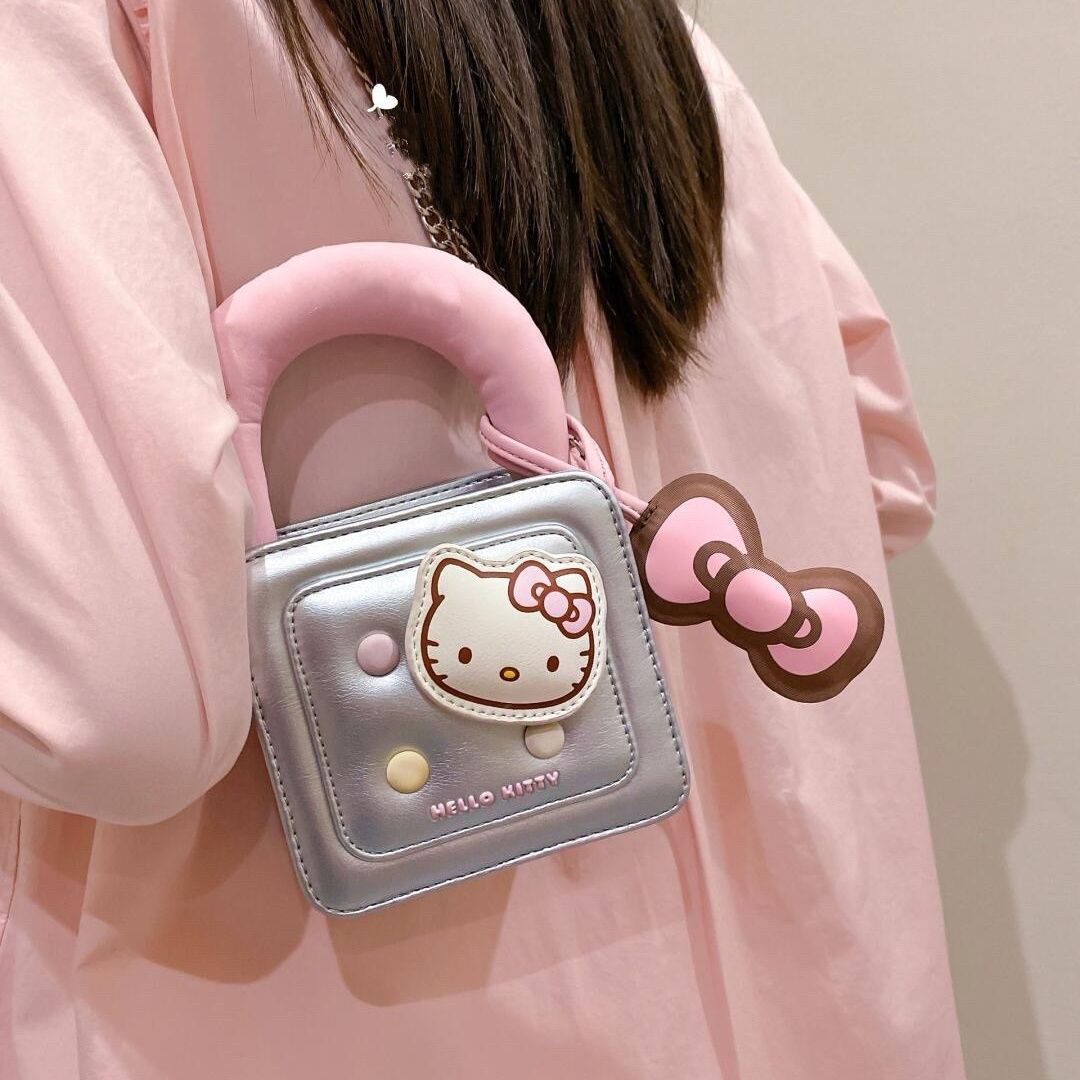 2025新款外出hellokitty斜挎包迷你手提包通勤新款可爱高颜值包包