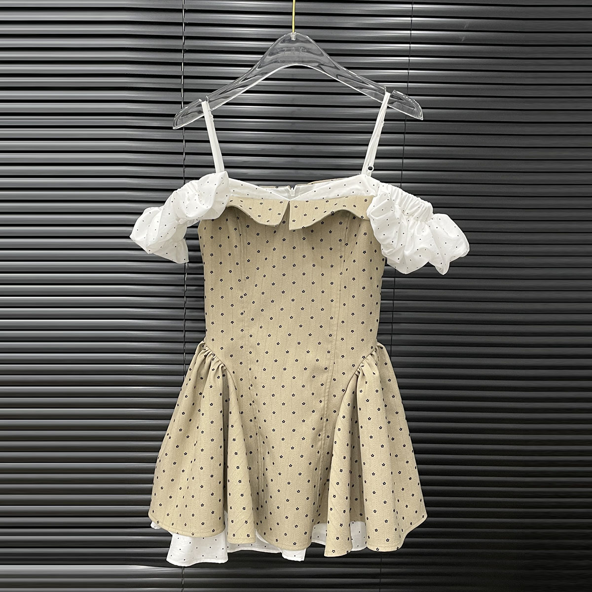 付新博女装碎花泡泡袖连衣裙女小众美式辣妹吊带一字肩短裙14759