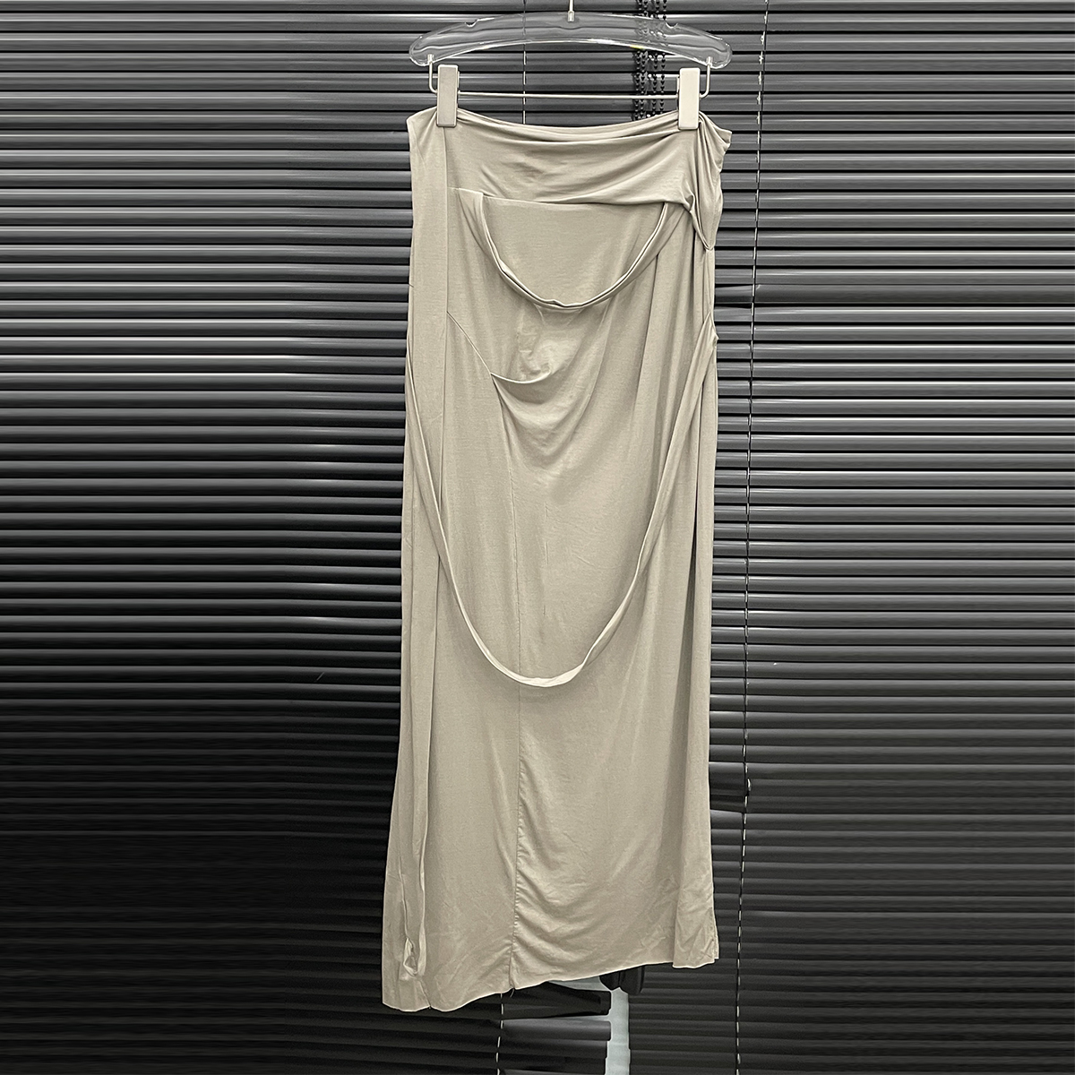 付新博女装不规则剪裁半身裙女小众设计感垂感时尚中长裙子13986