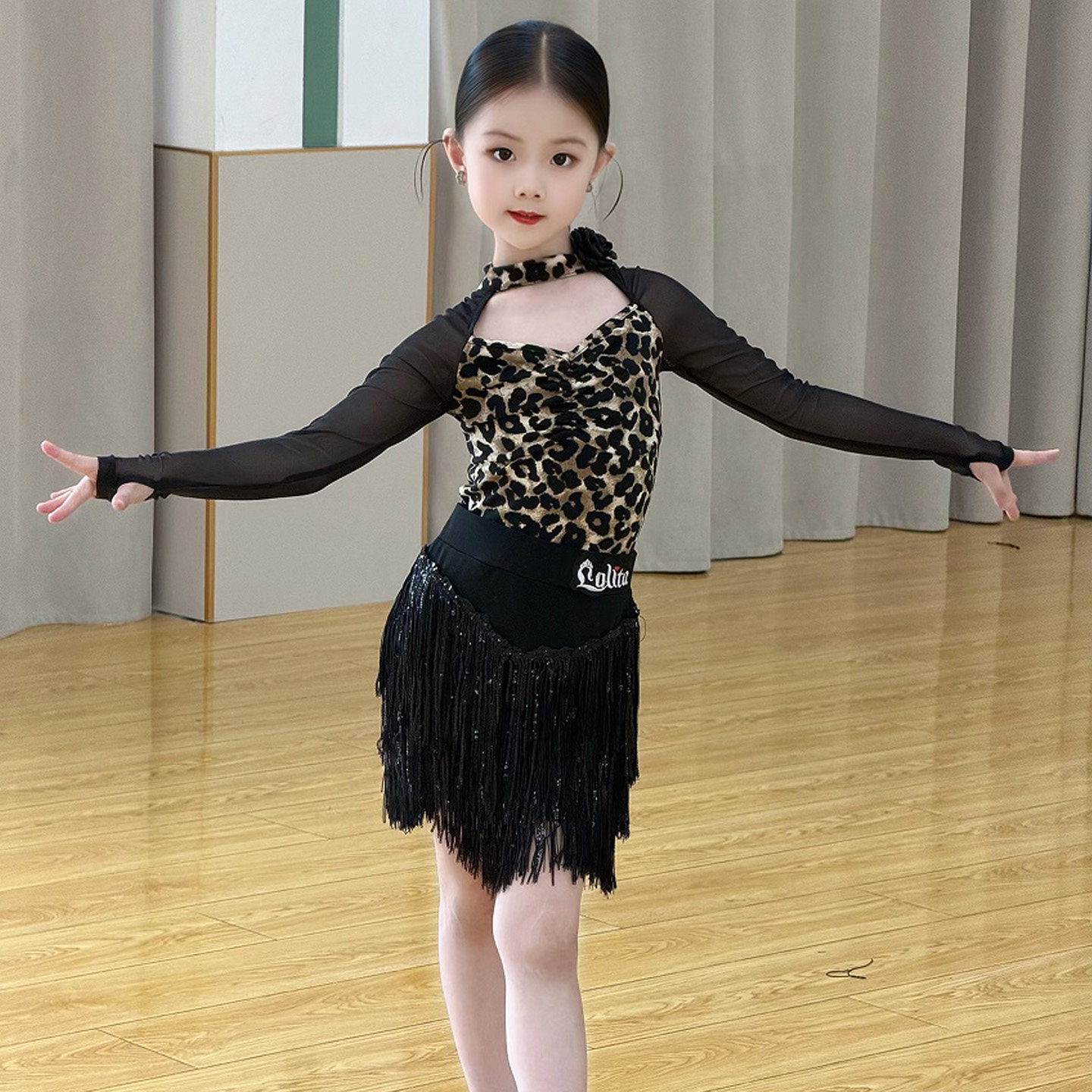 拉丁舞服女童2026新款豹纹分体套装少儿练功表演流苏裙专业国标舞