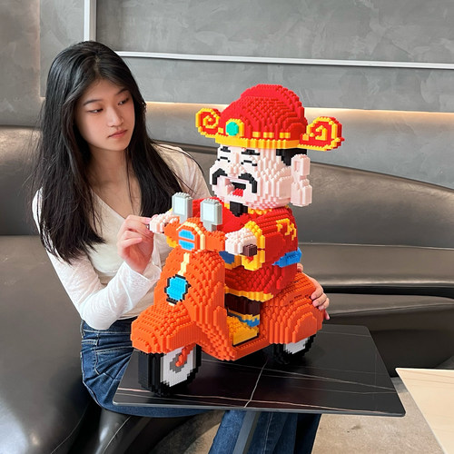 大号摩托车财神爷积木客厅摆件