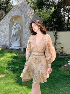 Camilla2026春夏新款淡黄色复古碎花V领长袖高腰丝麻连衣裙